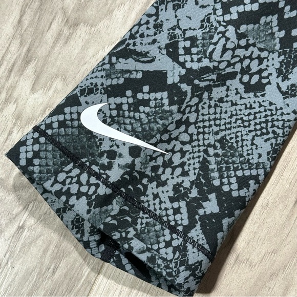 NIKE PRO Black Gray Snakeskin Print DRI-FIT Compression VIXEN Capri XS - Picture 8 of 12